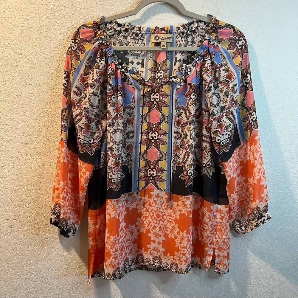 Women’s Democracy multi colored sheer patterned quarter sleeve blouse size M